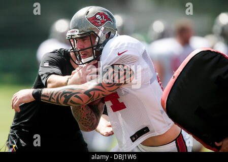 Tampa, Florida, Stati Uniti d'America. 31 Luglio, 2013. Sarà VRAGOVIC | Orari .Tom Crabtree (84) scorre attraverso un trapano durante il Tampa Bay Buccaneers training camp a uno Buc luogo mercoledì 31 luglio, 2013. Credito: Sarà Vragovic/Tampa Bay volte/ZUMAPRESS.com/Alamy Live News Foto Stock