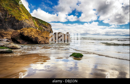 Hemmick spiaggia vicino Penare sulla costa meridionale della Cornovaglia Foto Stock