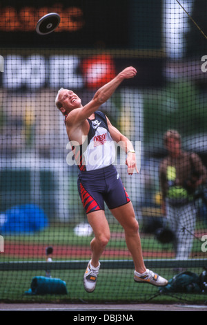 Discus maschio spazzaneve in azione. Foto Stock