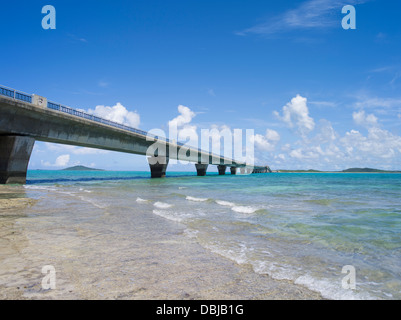 Ikema-Jima Bridge - Miyako isola, a Okinawa, Giappone Foto Stock