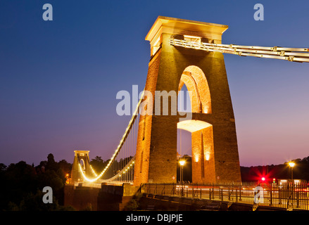 Il ponte sospeso di Clifton illuminata di notte tramonto Clifton Down Bristol Avon England Regno Unito GB EU Europe Foto Stock