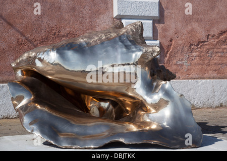 Un M. Quinn molto ingrandita scultura in bronzo: -55° Biennale di Venezia. La scultura in bronzo de très agrandie de M.Quinn: -55 ème Biennale. Foto Stock