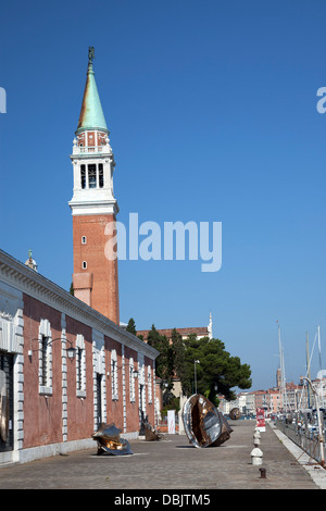 Al momento del 55th Venezia Biennale, un display di Mac Quinn sculture in bronzo di San Giorgio Maggiore isola (Italia). Foto Stock