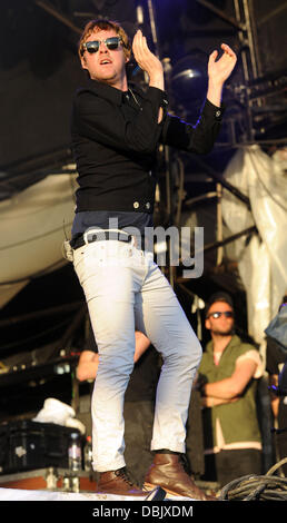 Ricky Wilson di Kaiser Chiefs 2011 Glastonbury Festival musicali tenuti presso l'azienda agricola degna in Pilton - Giorno 3 - Prestazioni Somerset, Inghilterra - 26.06.11 Foto Stock