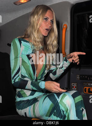 Poppy Delevigne la Serpentine Gallery Summer Party - Partenze di Londra - Inghilterra - 28.06.11 Foto Stock