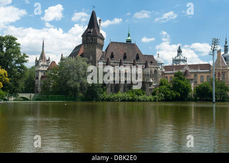 Il Castello di Vajdahunyad, principali di Budapest City Park Foto Stock