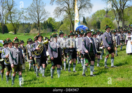 Bavarese Gebirgsschützen fucilieri donne tradizionale sfilata in costume Gmund am Tegernsee 'Patronatstag' giorno del patronato' 2013 Foto Stock