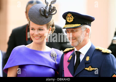 La principessa Mathilde del Belgio e il Principe Filippo del Belgio cerimonia religiosa delle nozze reali del Principe Alberto II di Monaco a Charlene Wittstock nel cortile principale al Palazzo del Principe di Monte Carlo, Monaco - 02.07.11 Foto Stock