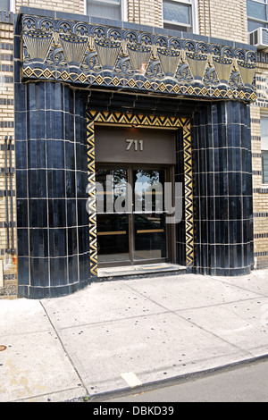 Edificio a 711 Brightwater corte nella spiaggia di Brighton sezione di Brooklyn a New York con art deco progettato esterno Foto Stock