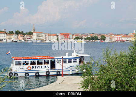 Vista di Parenzo dall'isola di Sveti Nikola, Istria, Croazia Foto Stock