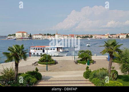 Vista di Parenzo dall'isola di Sveti Nikola, Istria, Croazia Foto Stock