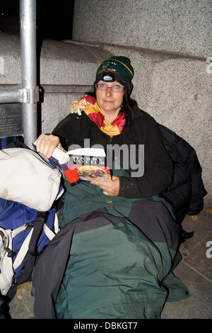 I fan di Harry Potter camp per la premiere del film di "Harry Potter ed il Deathly Hallows - Parte 2' in Trafalgar Square a Londra, Inghilterra - 07.07.11 Foto Stock