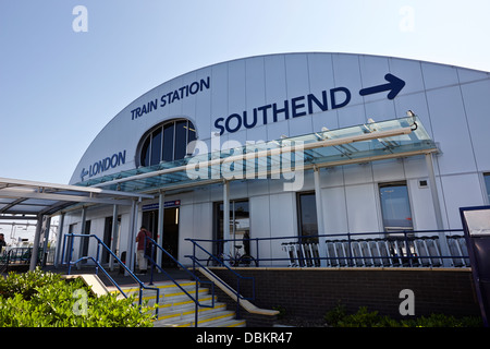 Londra aeroporto di Southend stazione ferroviaria Essex REGNO UNITO Foto Stock
