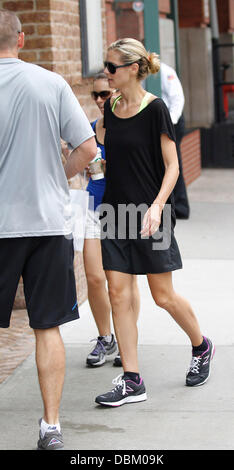Heidi Klum torna al suo hotel dopo una corsetta in New York City New York, Stati Uniti d'America - 08.07.11 Foto Stock