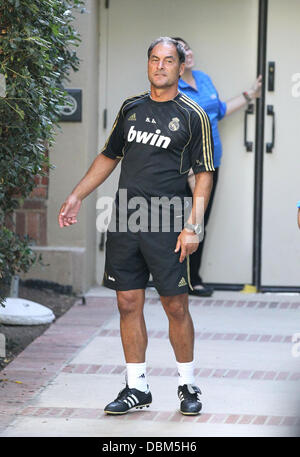 Silvino Louro Real Madrid giocatori e coaching personale lascia il campo di allenamento a UCLA sampus e firmare autografi davanti a loro exhibition match contro la galassia della LA Westwood, California - 15.07.11 Foto Stock