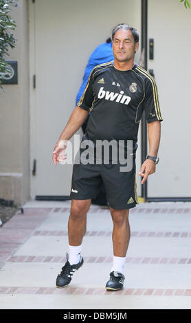 Silvino Louro Real Madrid giocatori e coaching personale lascia il campo di allenamento a UCLA sampus e firmare autografi davanti a loro exhibition match contro la galassia della LA Westwood, California - 15.07.11 Foto Stock