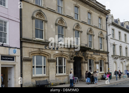 Il recentemente rinnovato Hall di mais e Arcade in luogo di mercato, Cirencester Foto Stock