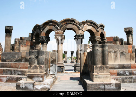 Il VII secolo cattedrale di Zvartnots resti in Armenia, Sito Patrimonio Mondiale dell'UNESCO. Foto Stock