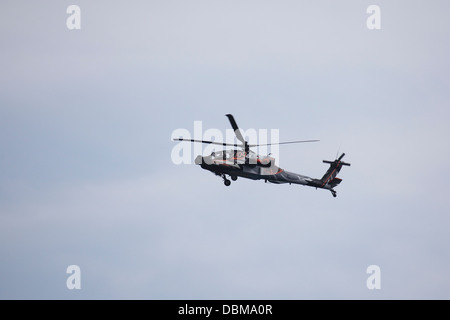 Un Royal Netherlands Airforce AH64D attacco Apache elicottero al 2013 Sunderland Airshow internazionale. Foto Stock