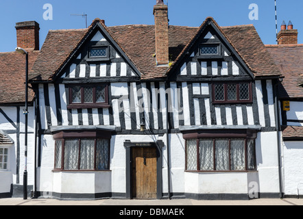 Vecchio nero e bianco edificio con travi di legno in High Street, Henley in Arden, Warwickshire Foto Stock