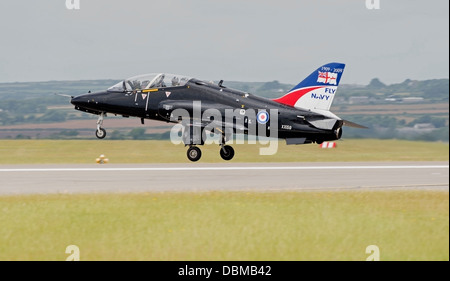 Royal Navy Hawk di 736 Squadrone decolla a RNAS Culdrose Air Display (c) Bob Sharples/Alamy Foto Stock