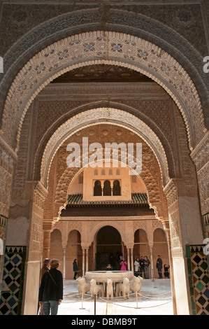 I Lions cortile, l'Alhambra di Granada, regione dell'Andalusia, Spagna, Europa Foto Stock