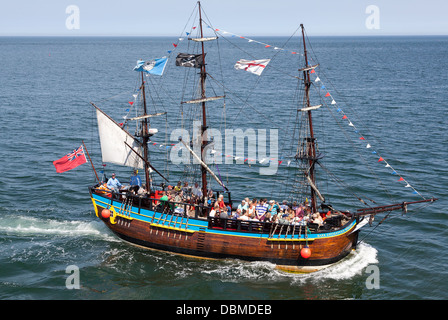 Whitby la nave dei pirati la corteccia si sforzano di repliche di Capt. Cuocere la nave Foto Stock