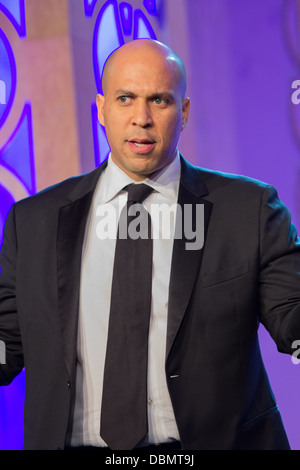 Sindaco di Cory Booker attende per gli altri altoparlanti per finire di accogliere gli ospiti presso la HRC per uguaglianza Ball 2013 Foto Stock