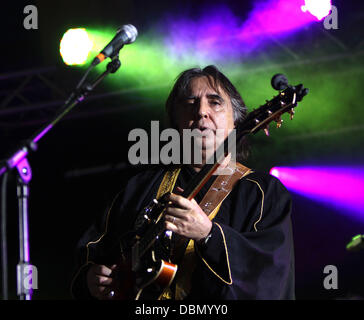 Os Mutantes eseguendo sulla parola stadio Arena Latitude Musica e Arts Festival tenutosi presso il Henham Estate in Suffolk - Giorno 3 Suffolk, Inghilterra - 17.07.11 Foto Stock