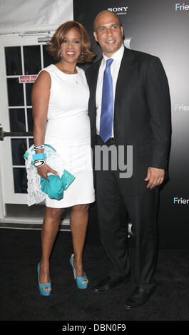 Gayle King, Newark, N.J., Sindaco di Cory Booker, New York premiere di 'Amici con prestazioni', tenutosi presso il Teatro Ziegfeld - Arrivi New York City, Stati Uniti d'America - 18.07.11 Foto Stock