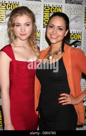 Skyler Samuels e Alyssa Diaz 2011 Comic-Con Convenzione - Giorno 2 - " Le nove vite di Chloe King' - Conferenza Stampa di Los Angeles, California - 22.07.11 Foto Stock