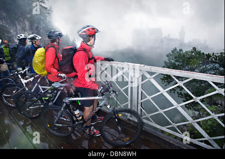 Un gruppo di appassionati di mountain bike, Schwangau-Bleckenau, Baviera, Germania Foto Stock