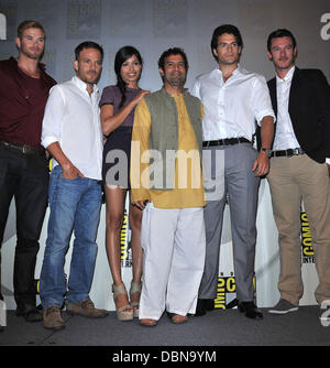 Kellan Lutz + Stephen Dorff + Freida Pinto + Tarsem Singh+ Henry Cavill+ Luke Evans presso la "Immortali" il pannello in corrispondenza del centro congressi Comic-Con 2011 - celebrità presso il Centro Congressi di San Diego, California - 23.07.11 Foto Stock