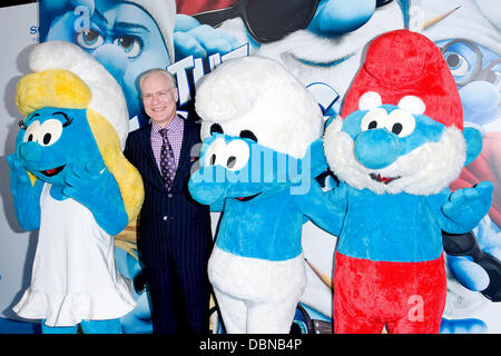 Tim Gunn, 'I Puffi' prima mondiale al Teatro Ziegfeld - Arrivi New York City, Stati Uniti d'America - 24.07.11 Foto Stock