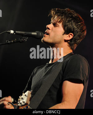 Seth Lakeman esegue sul palco di Folk dal Festival di quercia. Hatfield, Inghilterra - 24.07.11 Foto Stock