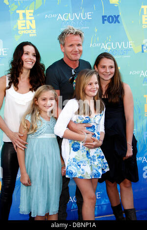 Gordon Ramsay, moglie Tana Ramsay e bambini Matilda Ramsay, Holly Ramsay e Megan Ramsay 2011 Teen Choice Awards tenutosi al Gibson Anfiteatro - Arrivi CITTÀ UNIVERSALE, California - 07.08.11 Foto Stock