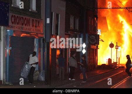 File foto Gordon Thompson, l uomo che ha ammesso di dare alle fiamme la Reeves family-run furniture store a Croydon, Londra del sud durante le sommosse a Londra il 8 agosto (11), sarà condannato il mercoledì (11Apr12). La corte ha sentito che Thompson rioted in stre Foto Stock