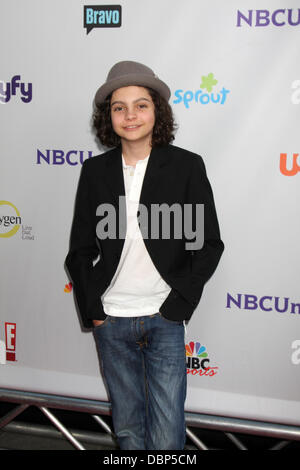 Max Burkholder arrivando al TCA NBC Estate 2011 tutte le Star Party al SLS Hotel di Los Angeles, California 01.08.2011 Foto Stock