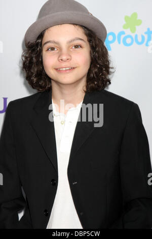 Max Burkholder arrivando al TCA NBC Estate 2011 tutte le Star Party al SLS Hotel di Los Angeles, California 01.08.2011 Foto Stock