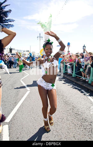 Atmosfera Brighton Gay Pride 2011 Brighton, Inghilterra - 13.08.11 Foto Stock