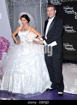 Perez Hilton e Kim Kardashian's cera figura lo scoprimento di Kim Kardashian wedding a tema la figura di cera al Madame Tussauds di Hollywood Los Angeles, California - 18.08.11 Foto Stock