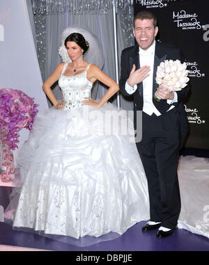 Perez Hilton e Kim Kardashian's cera figura lo scoprimento di Kim Kardashian wedding a tema la figura di cera al Madame Tussauds di Hollywood Los Angeles, California - 18.08.11 Foto Stock