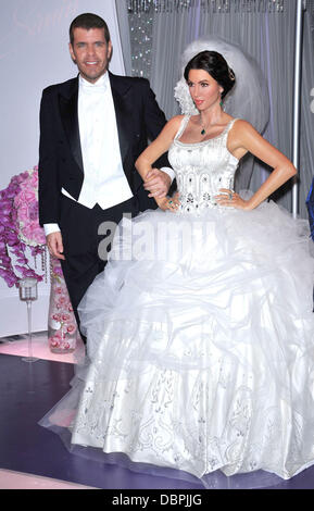 Perez Hilton e Kim Kardashian's cera figura lo scoprimento di Kim Kardashian wedding a tema la figura di cera al Madame Tussauds di Hollywood Los Angeles, California - 18.08.11 Foto Stock