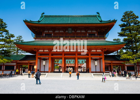 Nel parco la Heian Jingu, Kyoto, Giappone, Asia Foto Stock