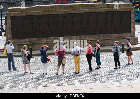Tour guidato di St George's Hall e la Prima Guerra Mondiale monumento, Liverpool, Regno Unito Foto Stock