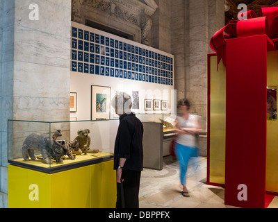 "L'ABC del: Perché i libri per ragazzi contano' mostra nella Biblioteca Pubblica di New York, la Fifth Avenue, New York Foto Stock