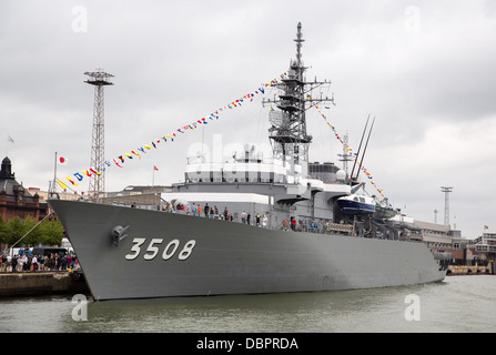 JS Kashima, una nave di formazione della Japan Maritime Self Defence Force, ormeggiata e contrassegnati nel porto del sud di Helsinki. Foto Stock