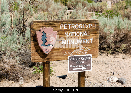 Segno al di fuori del centro visitatori del Petrogrlyph nazionale, monumento di Albuquerque, Nuovo Messico, STATI UNITI D'AMERICA Foto Stock