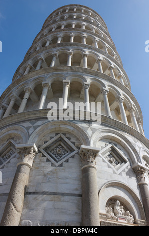 Alla famosa Torre Pendente di Pisa angolazione sulla piazza dei Miracoli. Foto Stock