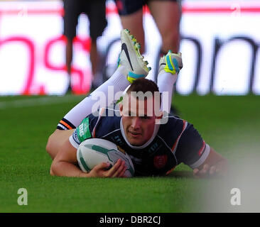 Wigan, Regno Unito. 02Aug, 2013. Greg Eden di Hull KR immersioni su tutta la linea al cliente una prova durante le partite di rugby Super League fixture tra Wigan Warriors e Hull Kingston Rovers dal DW Stadium. Credito: Azione Sport Plus/Alamy Live News Foto Stock